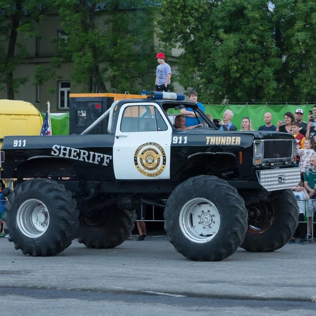 monster truck show w suwalkach niezapomniane widowisko pelne adrenaliny 17