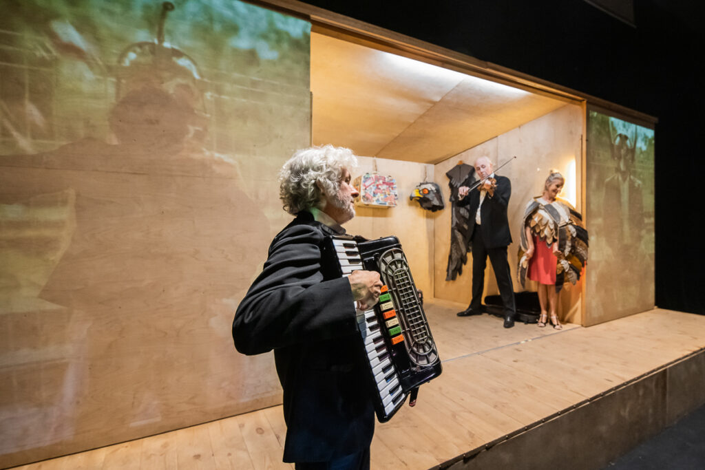 Metamorphosis Transits – wyjątkowy spektakl Teatru A3 metamorphosis transits wyjatkowy spektakl teatru a3 M.Zakrzewski s 4