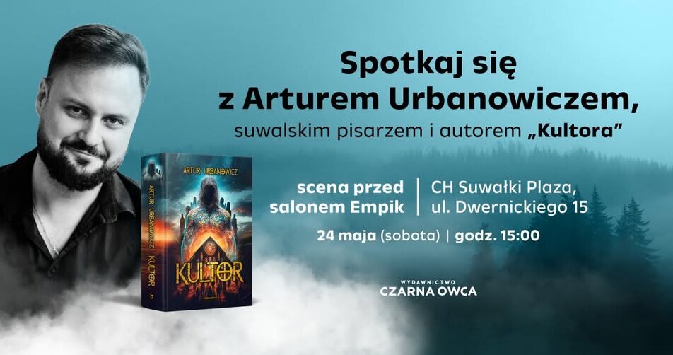 Artur Urbanowicz na tle okładki swojej książki Kultor