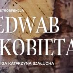 Plakat wystawy z portretem kobiety i motywami kwiatowymi na jedwabiu