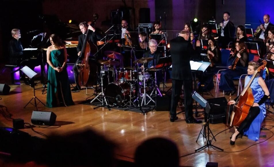 Trio Andrzeja Jagodzińskiego i AUKSO podczas koncertu Jazz Sebastian Bach
