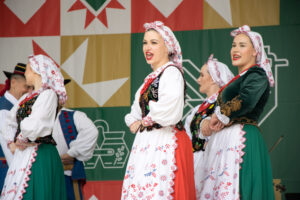 suwalski jarmark folkloru i smaku 2025 sobota pelna tradycji i muzyki 19