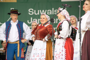 suwalski jarmark folkloru i smaku 2025 sobota pelna tradycji i muzyki 22