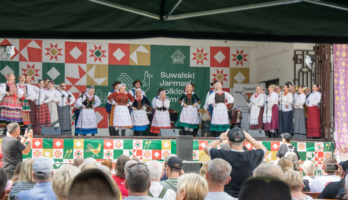 Co robić dziś w Suwałkach i okolicach? Wydarzenia w sobotę 25 lipca 2026 suwalski jarmark folkloru i smaku 2025 sobota pelna tradycji i muzyki 32