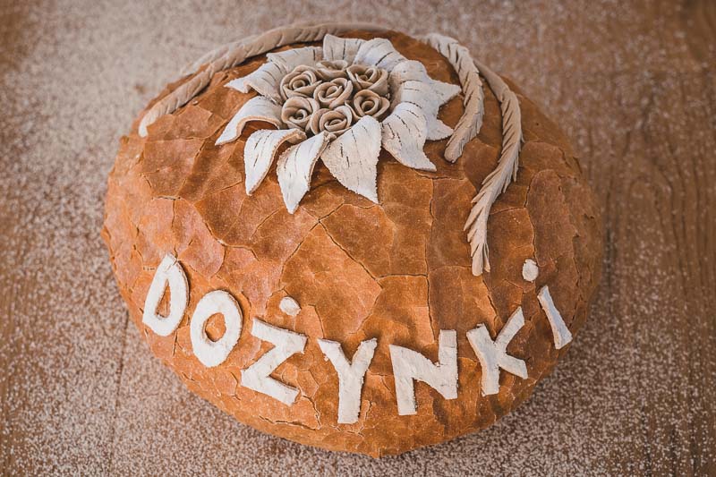 Dożynki Gminne Uczestnicy dożynek gminnych przy stoiskach sołeckich