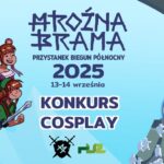 Postacie cosplay reprezentujące różne uniwersa na tle logotypu Mroźnej Bramy