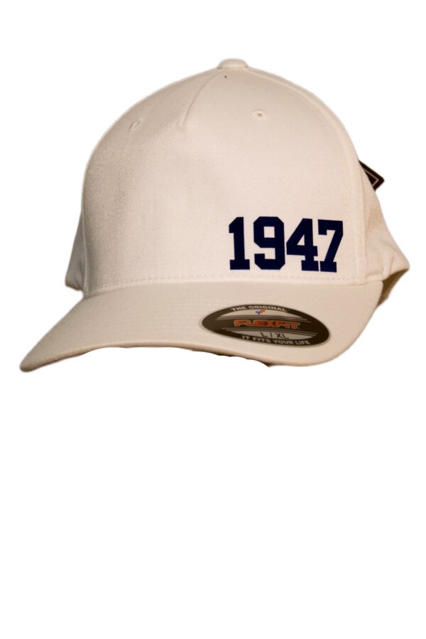 Czapka z daszkiem Wigry Suwałki „1947” - biała, Flexfit - obrazek 2