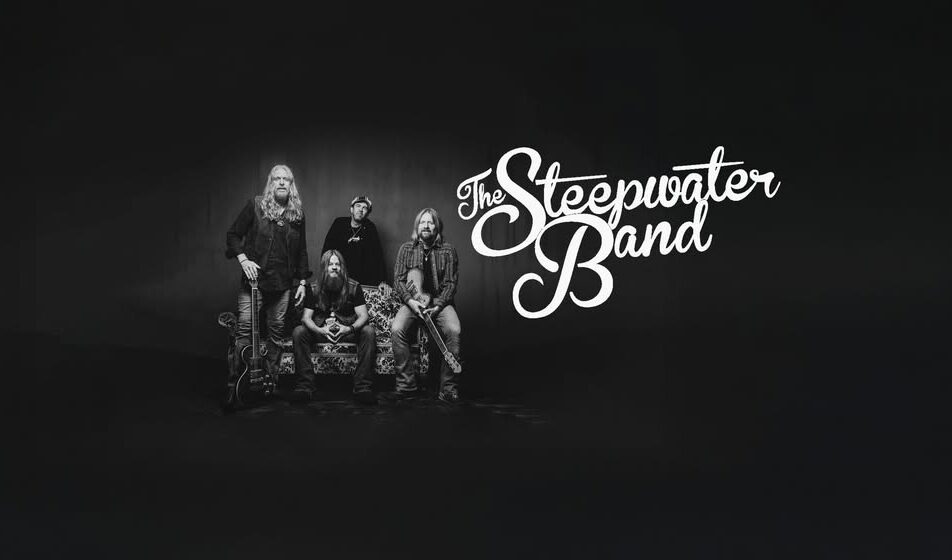 The Steepwater Band z instrumentami na scenie