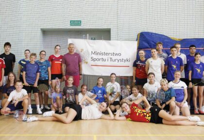 wakacyjne obozy organizowane przez suwalski klub badmintona