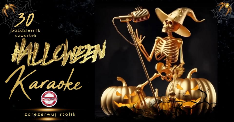 uczestnicy halloweenowego karaoke w przebraniu podczas śpiewania