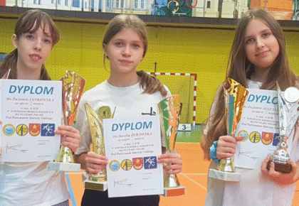 Suwalskie zawodniczki zdominowały podium Pucharu Polski Modeli Halowych w Łasku suwalskie zawodniczki zdominowaly podium pucharu polski modeli halowych w lasku