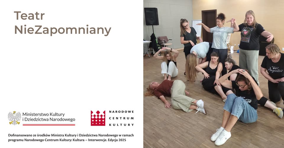 Teatr NieZapomniany Uczestnicy warsztatów teatralnych podczas performensu finałowego
