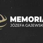 Zawodnicy drużyn siatkarskich podczas meczu memoriałowego