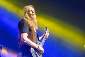 The Steepwater Band 33