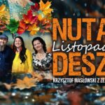 Zespół Kismet występujący na scenie w jesiennej aranżacji