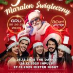 Zespół grający na scenie podczas imprezy świątecznej