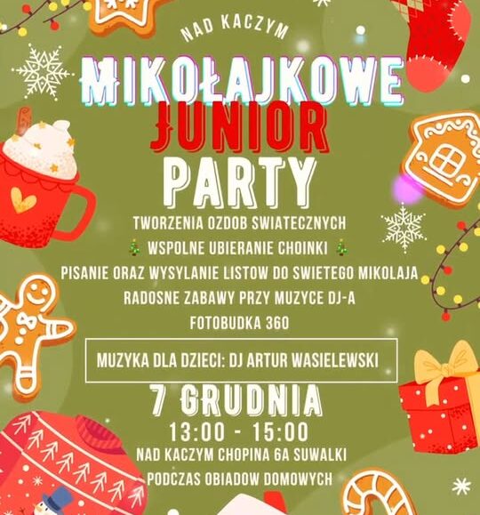 dzieci bawiące się przy choince podczas imprezy mikołajkowej