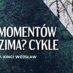 Wystawa malarstwa Kingi Wojsław Ile momentów ma zima? Cykle Obraz z cyklu Kingi Wojsław inspirowany zimowym pejzażem