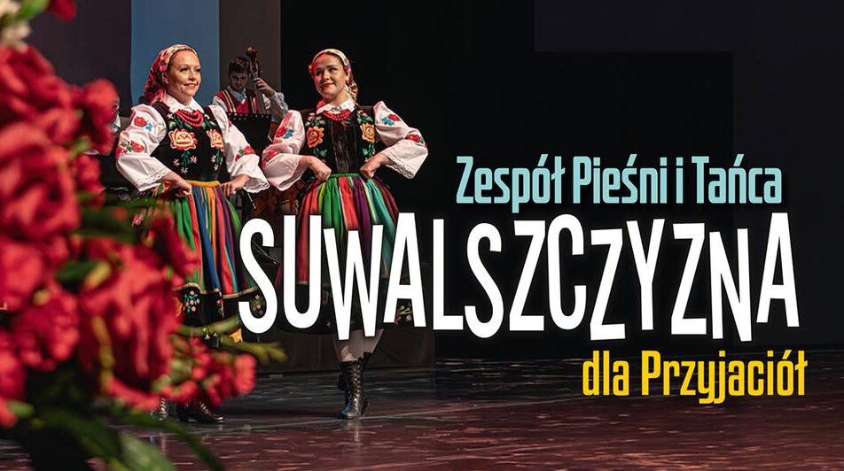 Koncert dla Przyjaciół ZPiT Suwalszczyzna Zespół Pieśni i Tańca Suwalszczyzna w tradycyjnych strojach na scenie