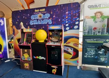 Wystawa inspirowana PAC-MANEM w Suwałki Plaza podczas ferii zimowych