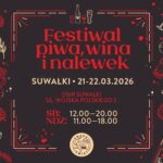 Festiwal Piwa Wina i Nalewek w Suwałkach Uczestnicy degustujący alkohole podczas festiwalu trunków rzemieślniczych.