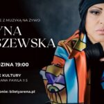 Grażyna Łobaszewska i zespół Ajagore podczas koncertu