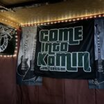 muzycy grający na scenie podczas jam session