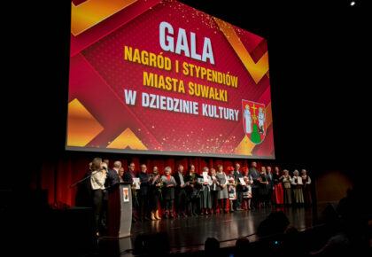 Nagrody i stypendia kulturalne w Suwałkach – wsparcie dla twórców i młodych artystów
