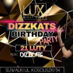 Dizzkats DJ-ka przy konsoli w klubie