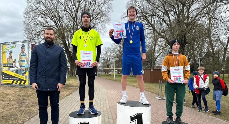 Drużynowe biegi przełajowe przy Zalewie Arkadia – rywalizacja szkół podstawowych druzynowe biegi przelajowe przy zalewie arkadia rywalizacja szkol podstawowych