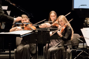 koncert muzyki z filmow andrzeja wajdy 24