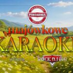 Osoby śpiewające karaoke na scenie.