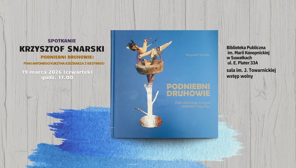 Krzysztof Snarski prezentujący album o Antonim Kurzynie.