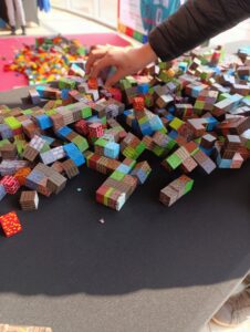 Wielkanocne budowanie z klocków w Suwałki Plaza suwalki plaza wystawa lego 2026 12