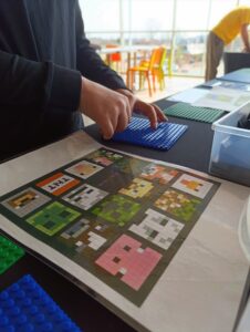 Wielkanocne budowanie z klocków w Suwałki Plaza suwalki plaza wystawa lego 2026 5