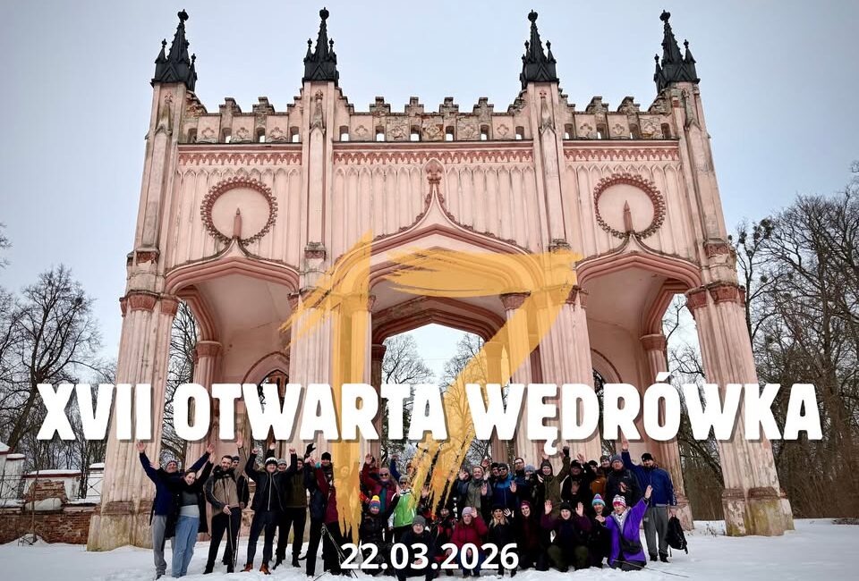 XVII Otwarta Wędrówka: Stańczyki + Ognisko Grupa turystów podczas wędrówki w lesie.