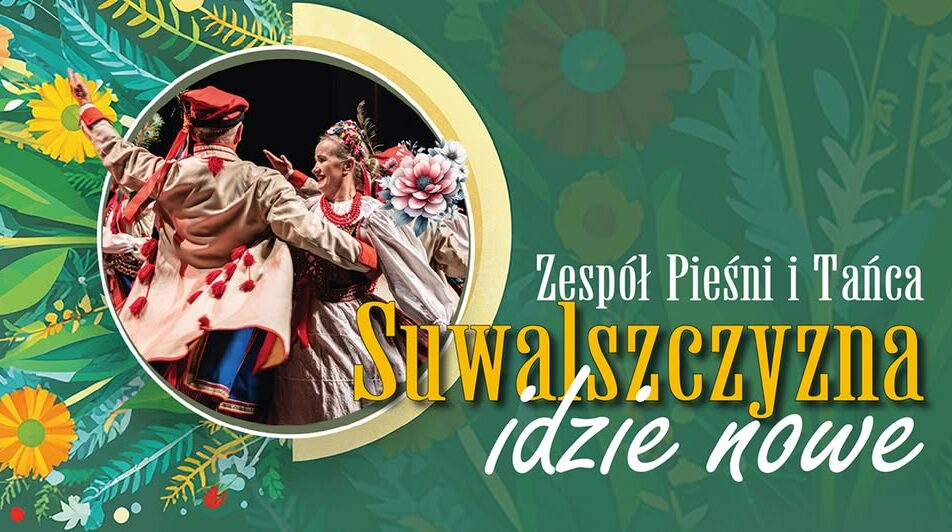 Zespół Pieśni i Tańca Suwalszczyzna podczas występu w strojach ludowych.