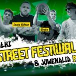 Ludzie biorący udział w festiwalu w Suwałkach